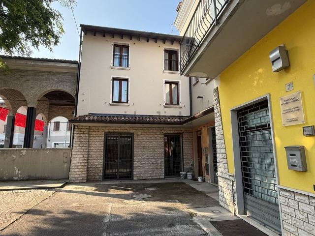 Locale in affitto di 30 m² in Largo Zanardelli, 1