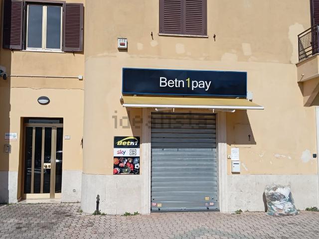 Locale in affitto di 30 m² in Piazza della Repubblica