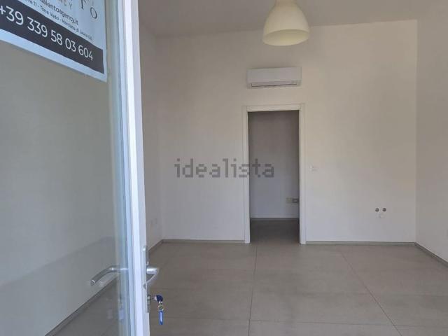 Locale in affitto di 30 m² in Strada Provinciale 91, 11
