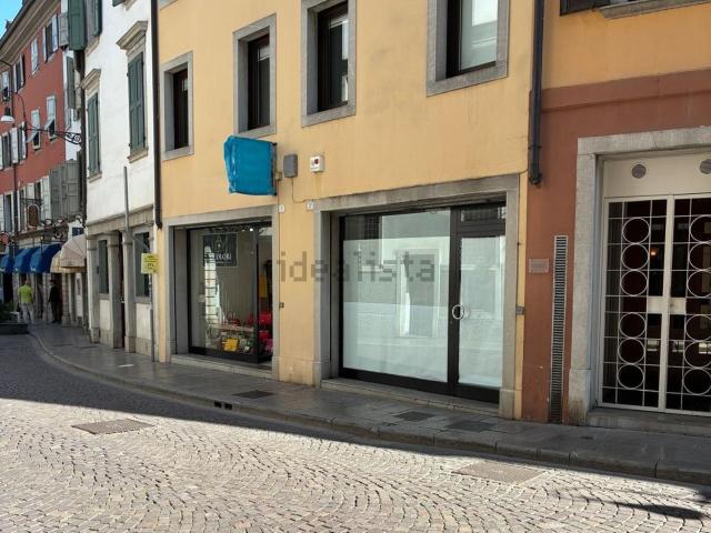 Locale in affitto di 30 m² in Via Vittorio Veneto