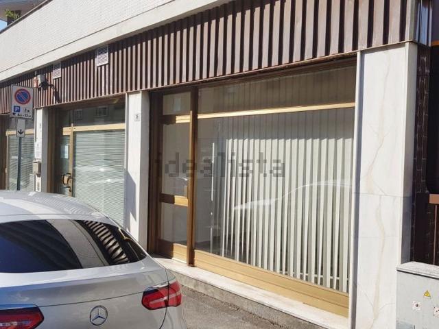 Locale in affitto di 30 m² in Via Vittorio Alfieri, 36