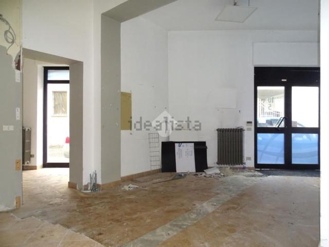 Locale in affitto di 30 m² in Via Volturno, 41