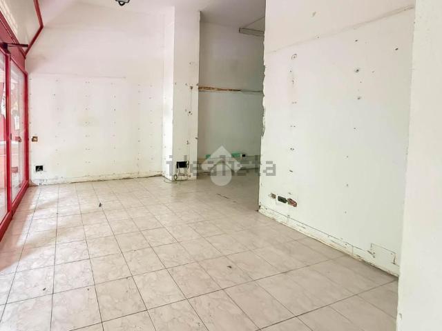 Locale in affitto di 30 m² in Via Volturno, 80