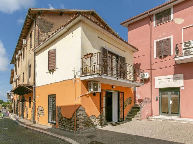 Locale in affitto di 30 m² in Via Catilina, 1