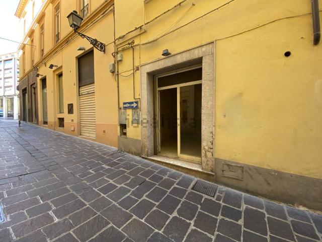 Locale in affitto di 30 m² in Via Cesare de Lollis, 11