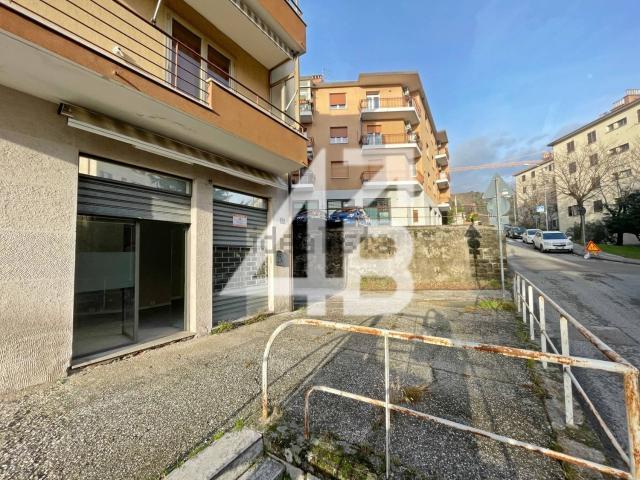 Locale in affitto di 30 m² in Via dei Carmelitani, 12