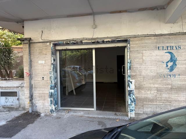 Locale in affitto di 30 m² in Via E. A. Mario, 33