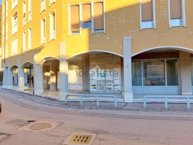 Locale in affitto di 30 m² in Via Giosuè Carducci, 8