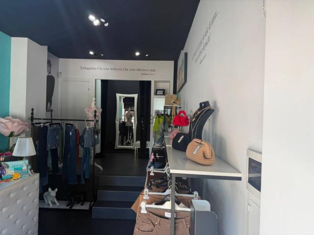 Locale in affitto di 30 m² in Via Isole del Capo Verde, 38