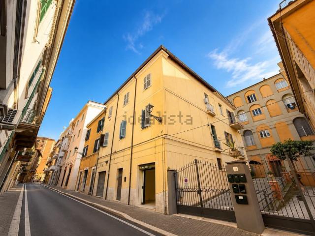 Locale in affitto di 30 m² in Via Menotti Garibaldi