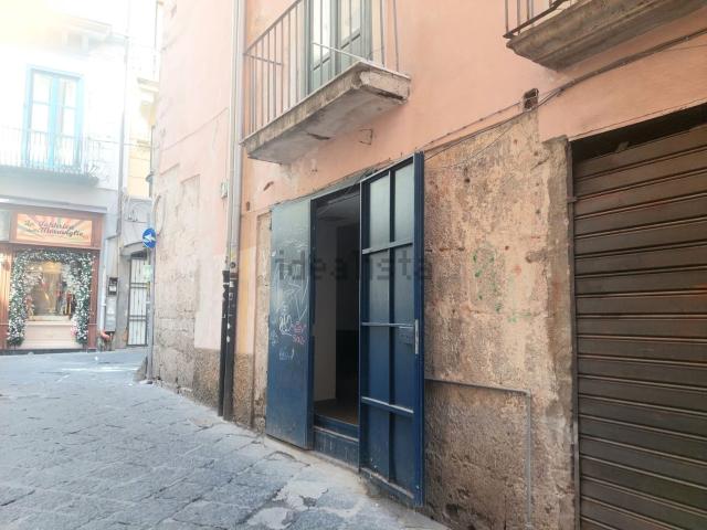 Locale in affitto di 30 m² in Via Mercanti, 133