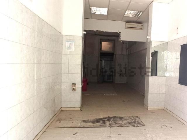 Locale in affitto di 30 m² in Via San Francesco da Paola, 16