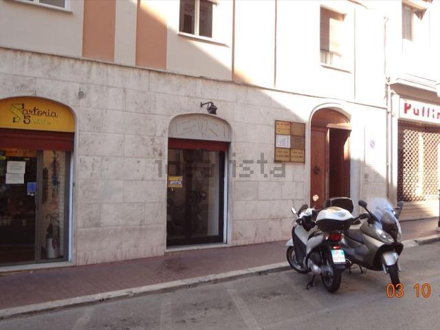 Locale in affitto di 30 m² in Via Silvio e Beltrando Spaventa
