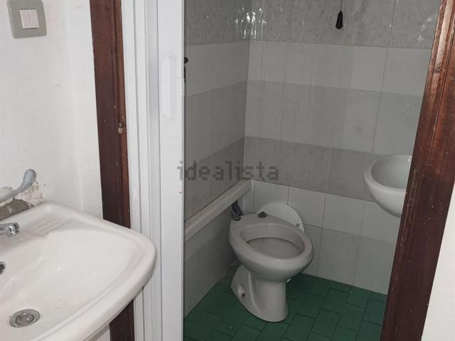 Locale in affitto di 30 m² in Viale Monsignor Secondo Bologna, 64