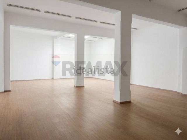 Locale in affitto di 310 m² in Via della Concordia, 1