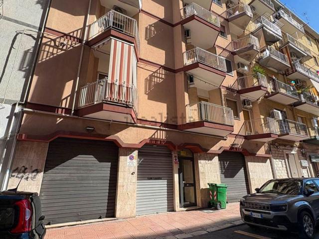 Locale in affitto di 310 m² in Via Emilia, 59