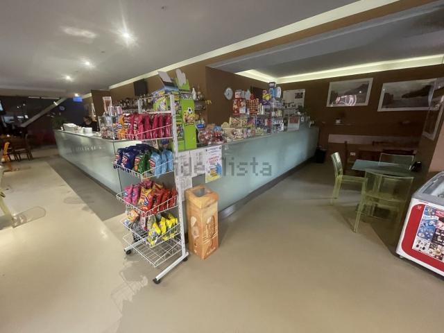 Locale in affitto di 310 m² in Via Santi Martiri Gervasio e Protasio, 77