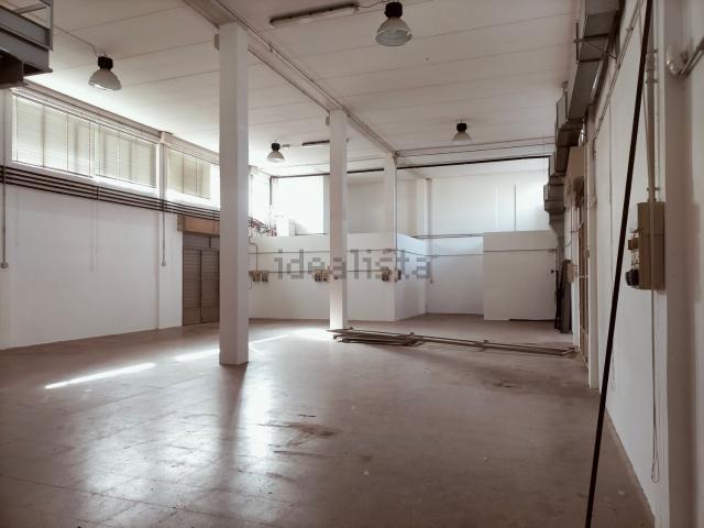 Locale in affitto di 310 m² in Via Piero Calamandrei