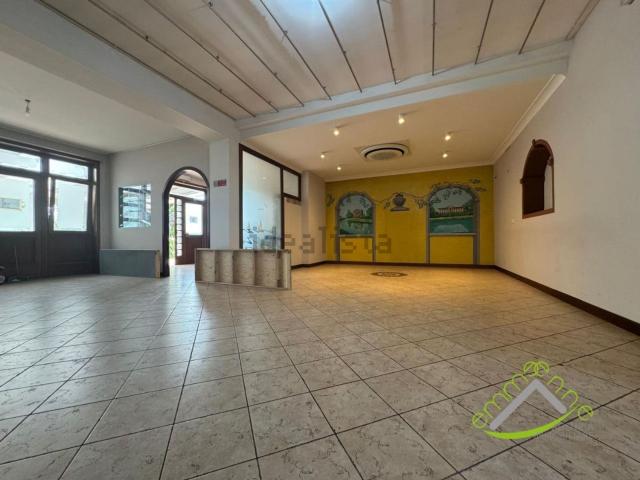 Locale in affitto di 310 m² in Via Pioghella