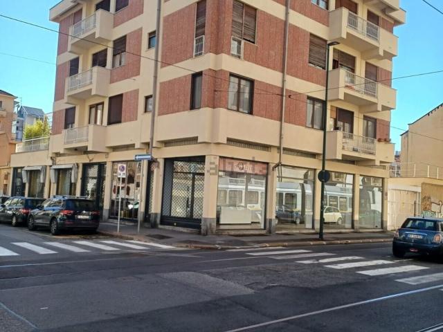 Locale in affitto di 311 m² in Via Salbertrand, 69