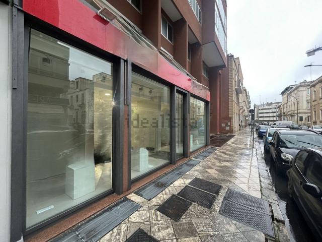 Locale in affitto di 315 m² in Via Nazario Sauro, 26