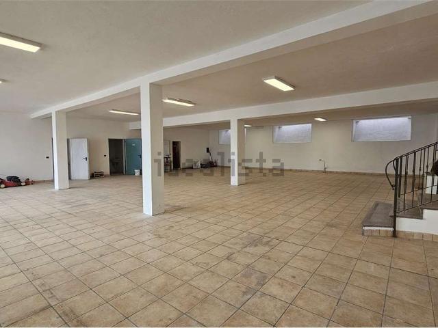 Locale in affitto di 316 m²
