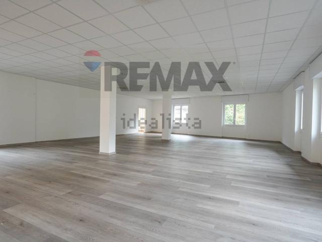Locale in affitto di 316 m²