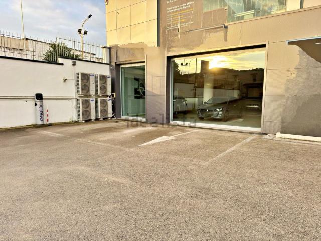 Locale in affitto di 316 m² in Via Antonio Gramsci, 10
