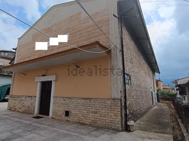 Locale in affitto di 319 m² in Via Prati, 15