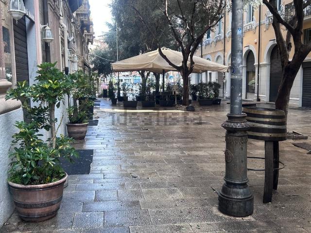 Locale in affitto di 31 m² in Via Cardines, 14
