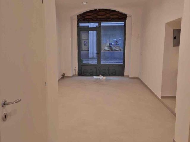 Locale in affitto di 31 m² in Via Emilia Santo Stefano, 15