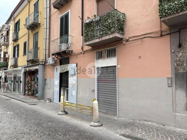 Locale in affitto di 31 m² in Via Giuseppe Cosenza, 38