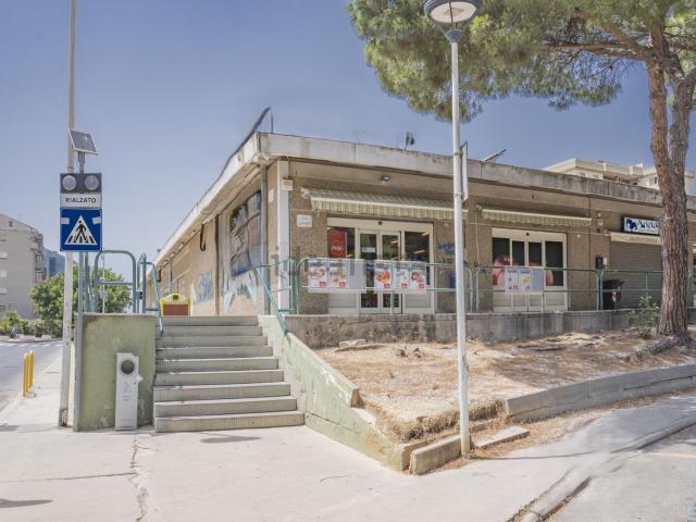 Locale in affitto di 320 m² in Via Ariosto
