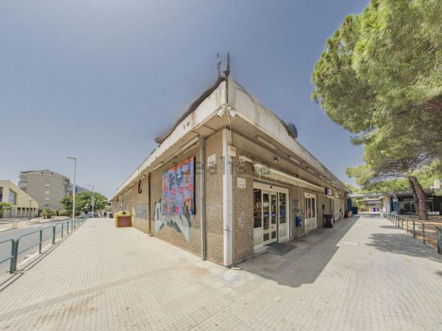 Locale in affitto di 320 m² in Via Ariosto