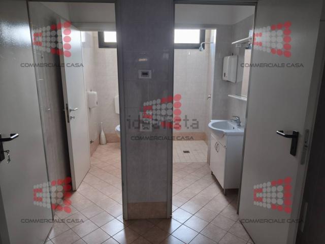 Locale in affitto di 320 m² in Via del Lavoratore