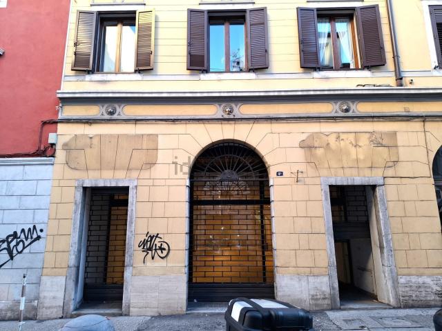 Locale in affitto di 320 m² in Via della Madonnina, 4