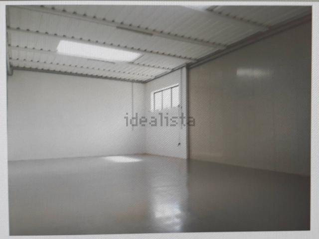Locale in affitto di 320 m² in Via Maggiore Giovanni Piovesana