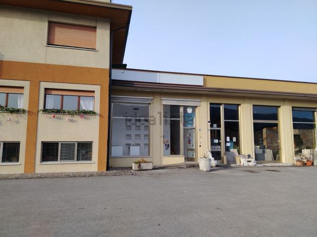Locale in affitto di 320 m² in Via Ponte Caorame, 14
