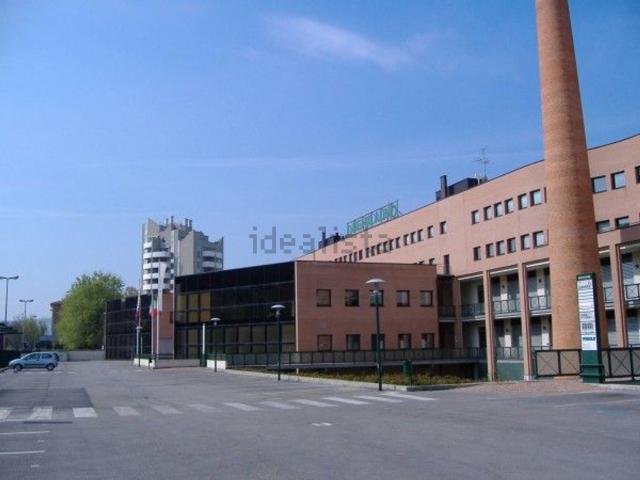Locale in affitto di 321 m² in Via Piero Gobetti