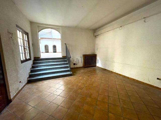 Locale in affitto di 325 m² in Via dei Mille, 9