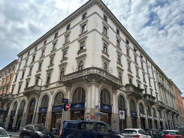 Locale in affitto di 328 m² in Via Alessandro Tadino, 6