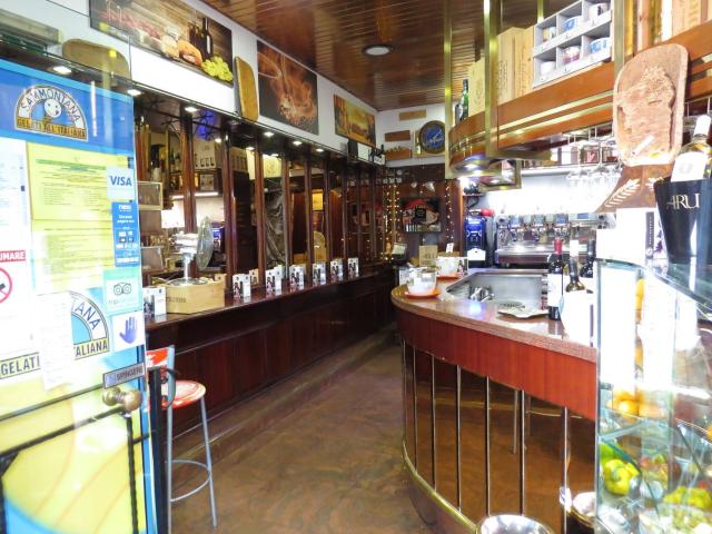 Locale in affitto di 32 m² in Via Ceccardo Roccatagliata Ceccardi, 25