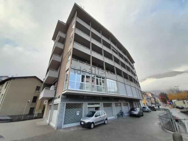 Locale in affitto di 330 m²