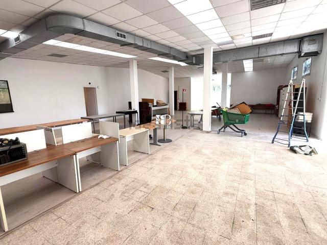 Locale in affitto di 330 m² in Via di Santa Passera