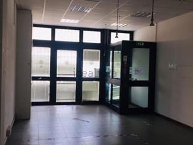 Locale in affitto di 330 m² in Via Einstein