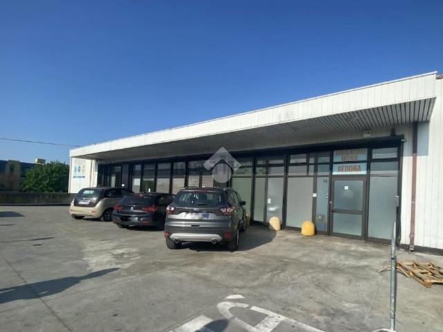 Locale in affitto di 330 m² in Via Vergnano, 73