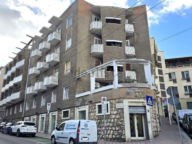 Locale in affitto di 331 m² in Via Toscana, 82