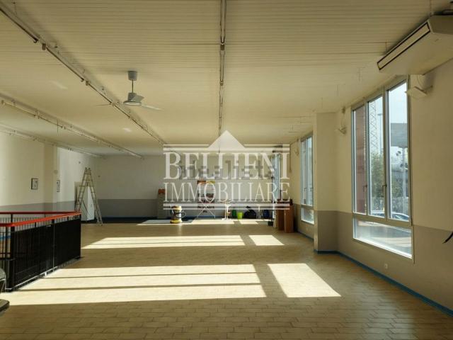 Locale in affitto di 335 m² in Via Giovanni Battista Quadri
