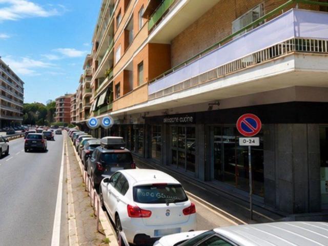 Locale in affitto di 340 m² in Via Anastasio II