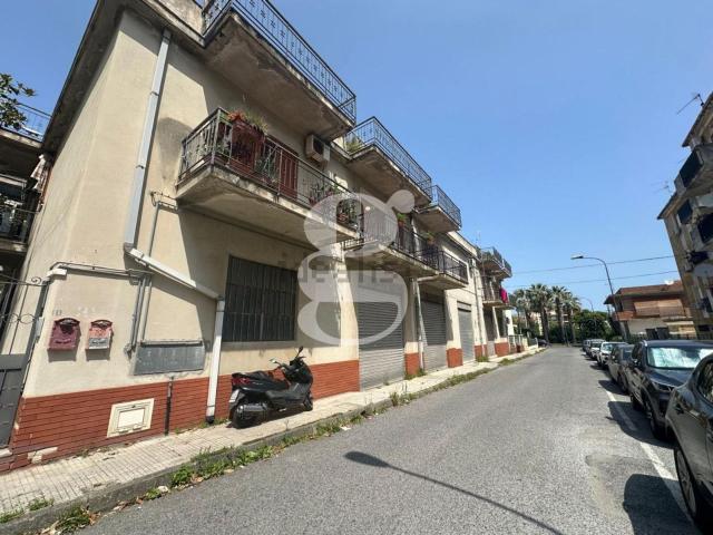 Locale in affitto di 340 m² in Via Filippo Turati